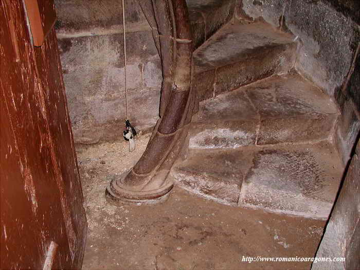 ARRANQUE DE LA ESCALERA DE CARACOL DE LA TORRE